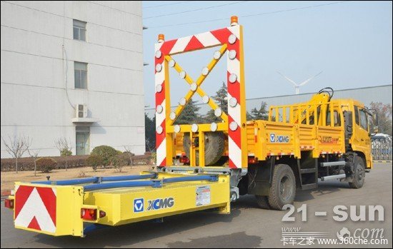 高(gāo)速公路(lù)防追尾車(chē) 徐工(gōng)防撞緩沖車(chē)問(wèn)世