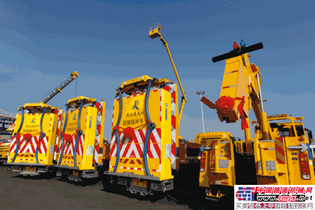 點開(kāi)讓你(nǐ)了(le)解徐工(gōng)随車(chē)自(zì)主研發"神器(qì)”——防撞緩沖車(chē)