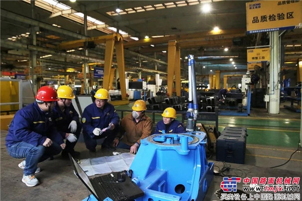 點開(kāi)讓你(nǐ)了(le)解徐工(gōng)随車(chē)自(zì)主研發"神器(qì)”——防撞緩沖車(chē)